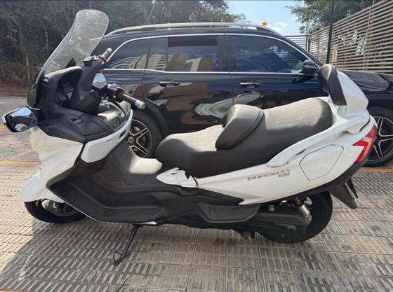 SUZUKI BURGMAN 650 EXECUTIVE SUZUKI BURGMAN 650 EXECUTIVE